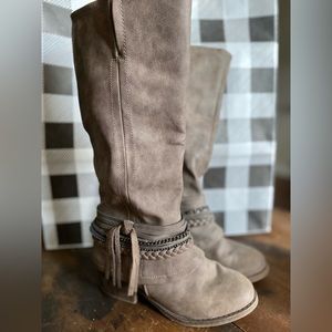 Girls super cute boots size 13.5